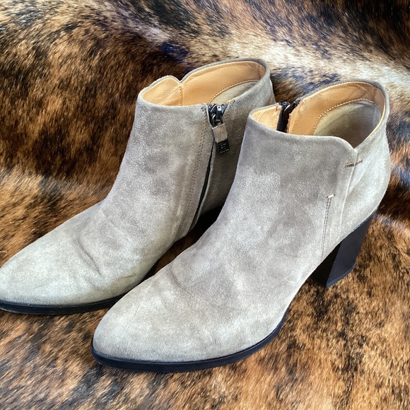 Alberto Fermani Suede Leather Pointy Toe Booties - Picture 1 of 10